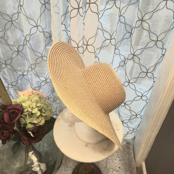 Beach hat - Picture 4 of 8